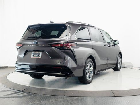 Certified 2023 Toyota Sienna Platinum AWD/4WD image 13
