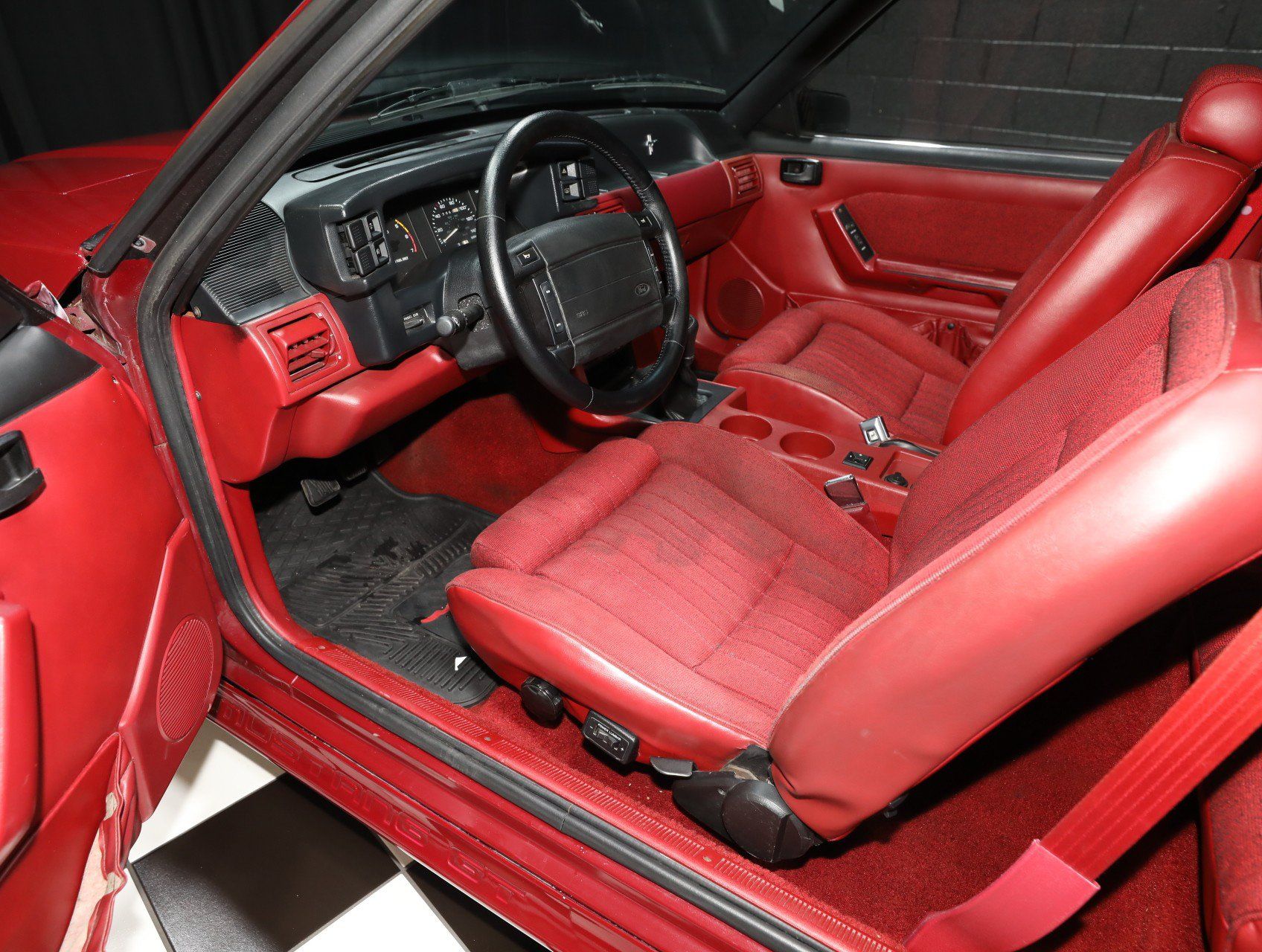 Used 1990 Ford Mustang GT RWD image 3