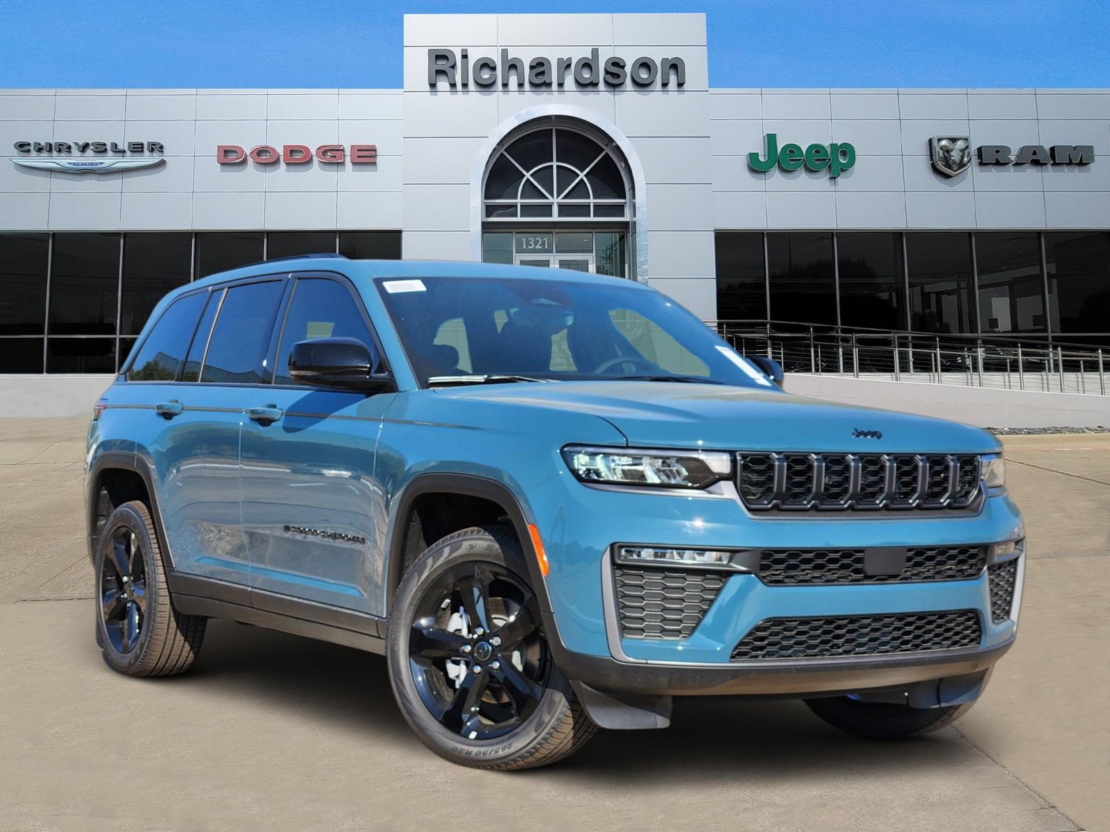 New 2027 Jeep Grand Cherokee Limited w/ Limited Altitude Package AWD/4WD image 1