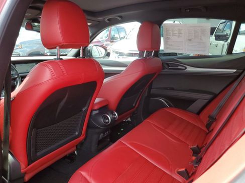 Used 2022 Alfa Romeo Stelvio Veloce image 10