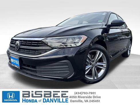 Used 2024 Volkswagen Jetta SE image 1