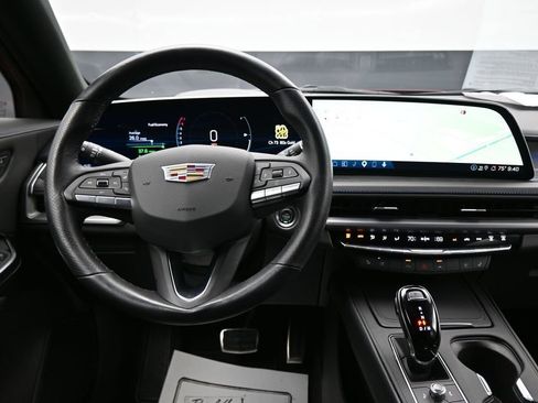 Used 2025 Cadillac XT4 Sport FWD image 14