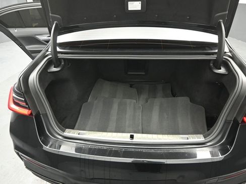 Used 2022 BMW 750i xDrive w/ M Sport Package image 24