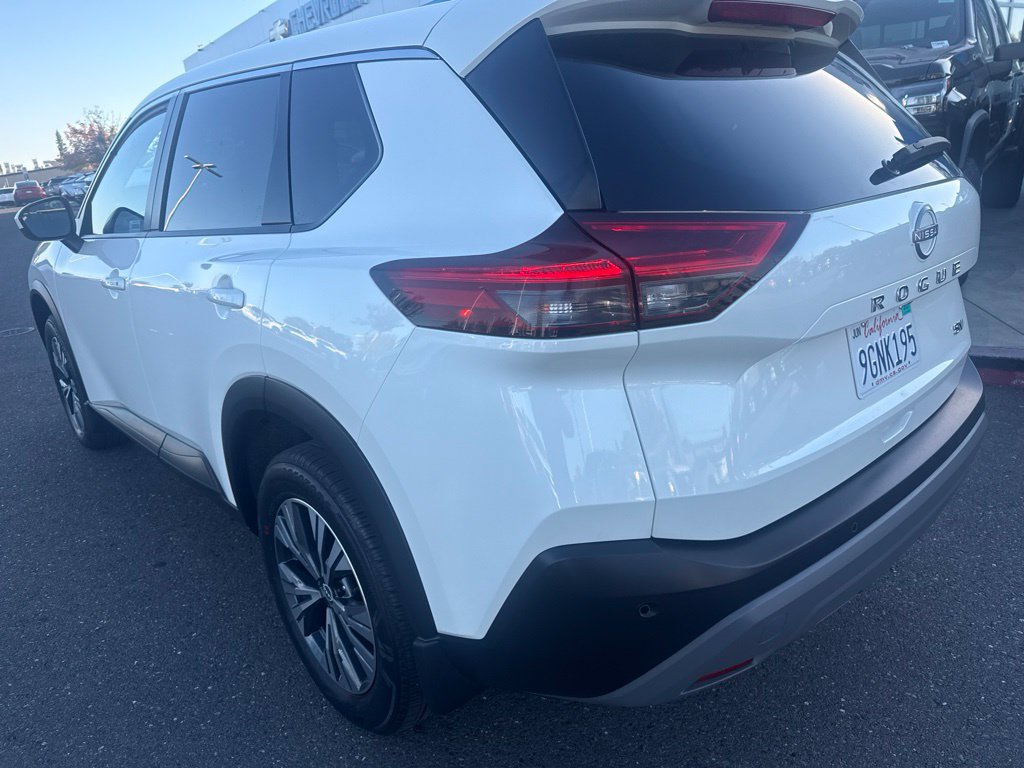 Used 2023 Nissan Rogue SV FWD image 2