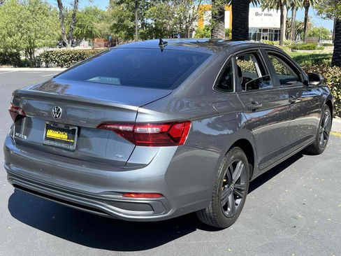 Used 2023 Volkswagen Jetta SE w/ Panoramic Sunroof Package FWD image 16