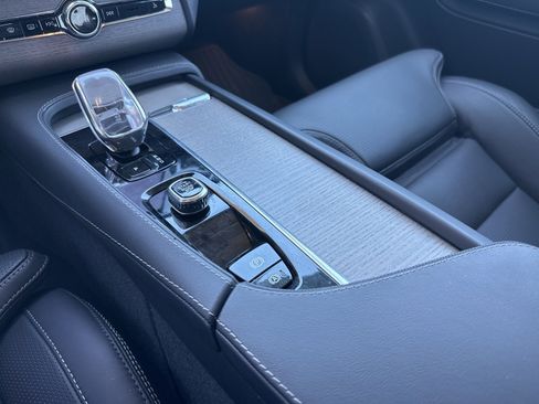 Certified 2025 Volvo XC90 B6 Ultra w/ Protection Package Premier image 25