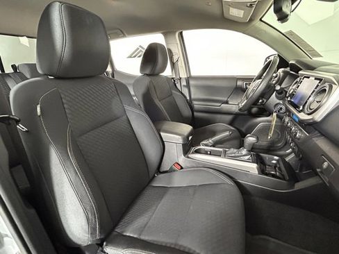 Used 2021 Toyota Tacoma SR5 w/ Trail Edition image 13