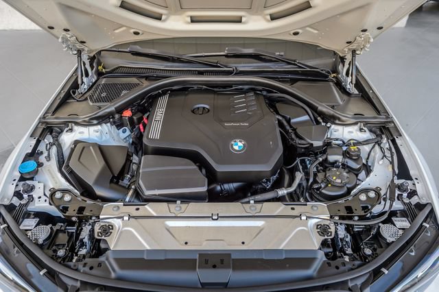 Used 2022 BMW 330i Sedan w/ M Sport Package RWD image 17