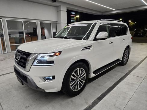 Used 2023 Nissan Armada SL w/ Captain's Chairs Package image 2