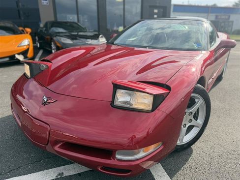 Used 2000 Chevrolet Corvette Coupe w/ Performance Handling Pkg RWD image 5