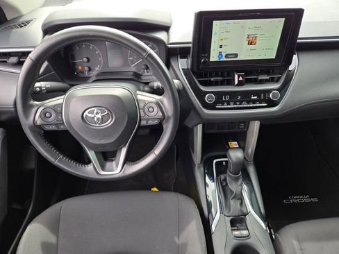 Used 2023 Toyota Corolla Cross LE w/ Moonroof Package FWD image 12