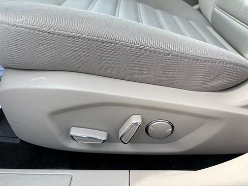 Used 2019 Ford Fusion SE image 16