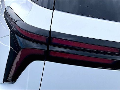 Used 2026 Chevrolet Traverse LT AWD/4WD image 31