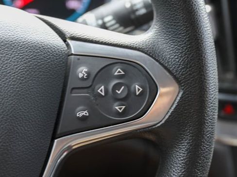 Used 2021 Chevrolet Traverse LS FWD image 28