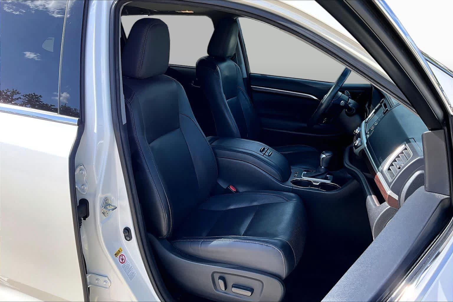 Used 2015 Toyota Highlander Limited FWD image 9