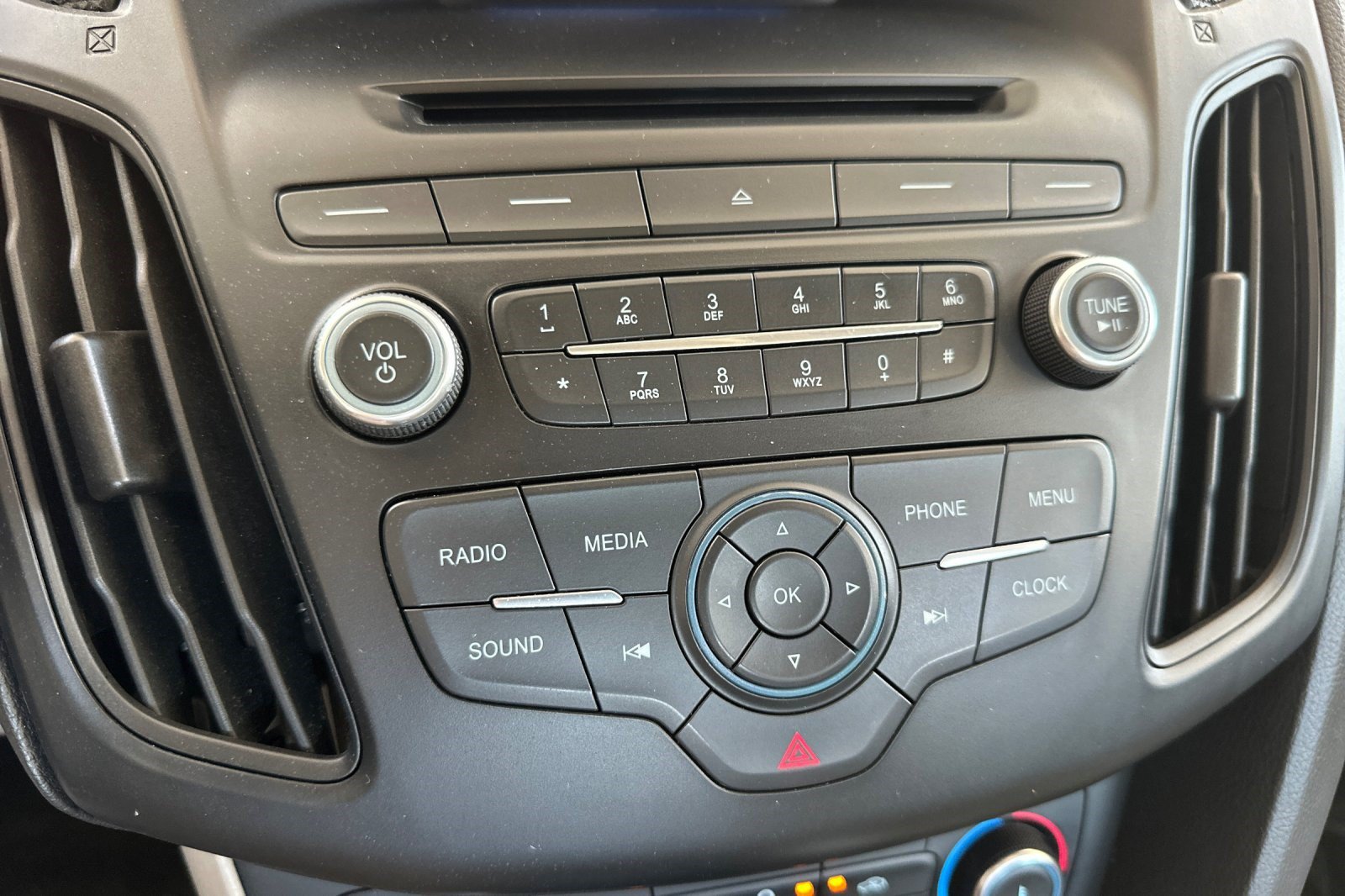Used 2015 Ford Focus SE w/ SE Sport Package FWD image 36