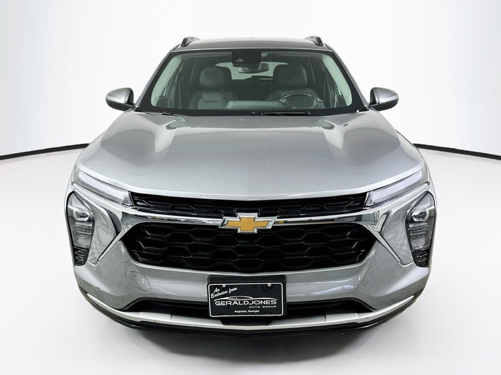 Used 2025 Chevrolet Trax LT w/ LT Convenience Package FWD image 5
