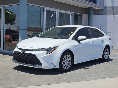 Used 2021 Toyota Corolla LE image 2