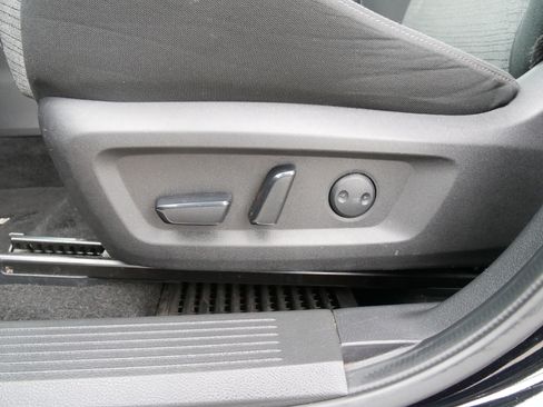 Used 2023 Nissan Rogue SV image 17