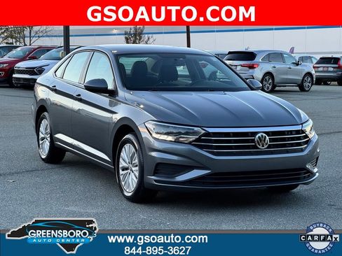 Used 2019 Volkswagen Jetta SE image 2