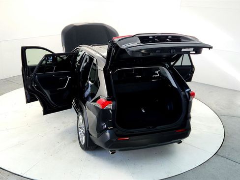 Certified 2020 Toyota RAV4 XLE Premium image 20