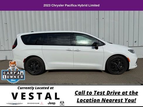 Used 2023 Chrysler Pacifica Limited w/ S Appearance Package FWD image 5