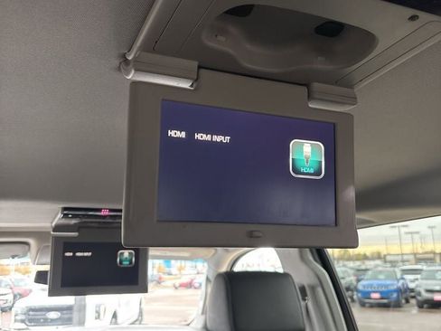 Used 2017 GMC Yukon XL SLT w/ Open Road Package image 35