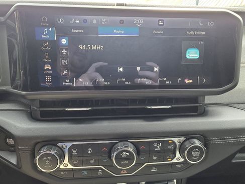 Used 2024 Jeep Wrangler Unlimited Sahara AWD/4WD image 11