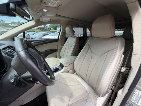 Used 2017 Lincoln MKC Reserve FWD image 10