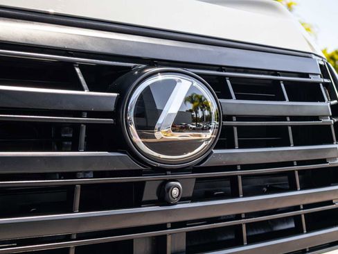 Used 2025 Lexus GX 550 AWD/4WD image 5