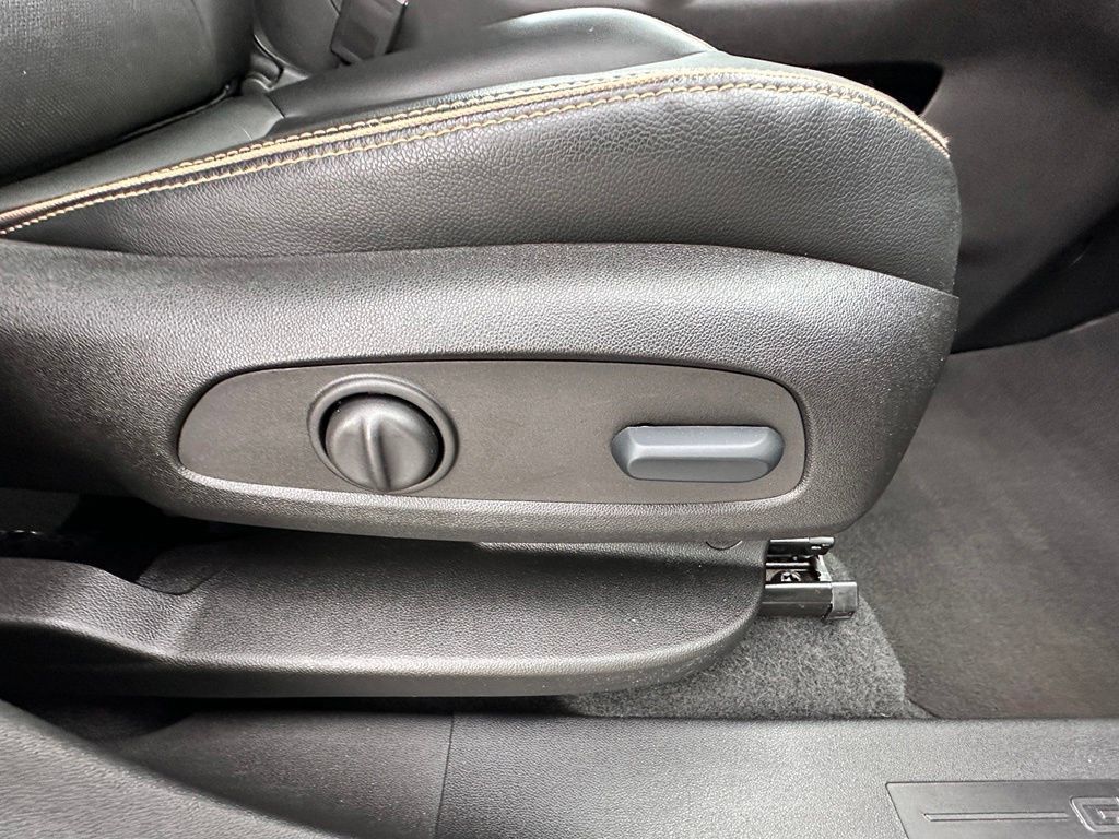 Certified 2023 GMC Terrain AT4 w/ Tech Package AWD/4WD image 13