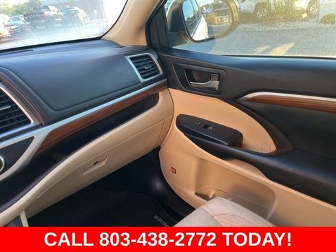Used 2019 Toyota Highlander Limited image 28