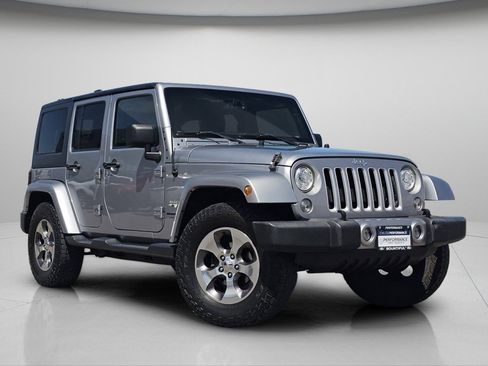 Used 2018 Jeep Wrangler Unlimited Sahara AWD/4WD image 2