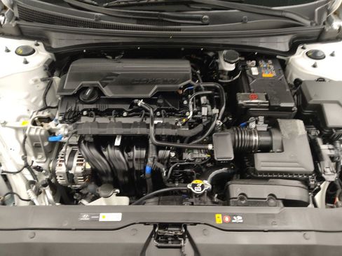 Used 2025 Hyundai Elantra SE FWD image 30