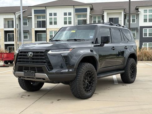 Used 2024 Lexus GX 550 image 3