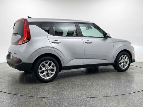 Used 2025 Kia Soul LX w/ LX Technology Package image 9