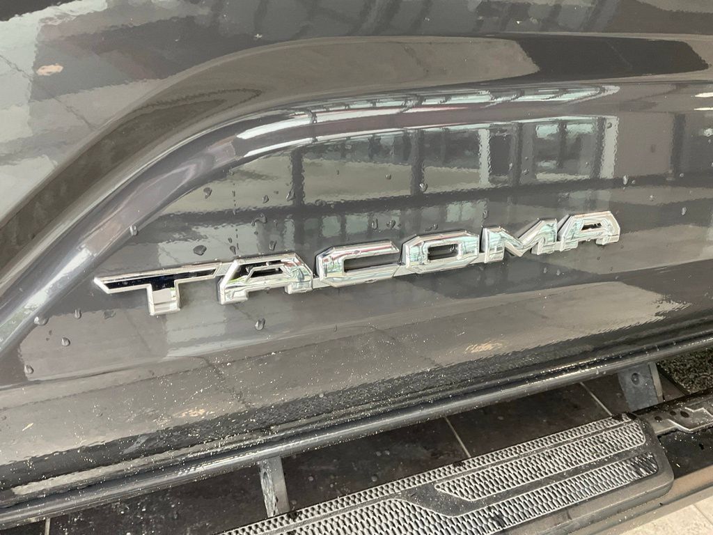 Certified 2025 Toyota Tacoma SR5 AWD/4WD image 22