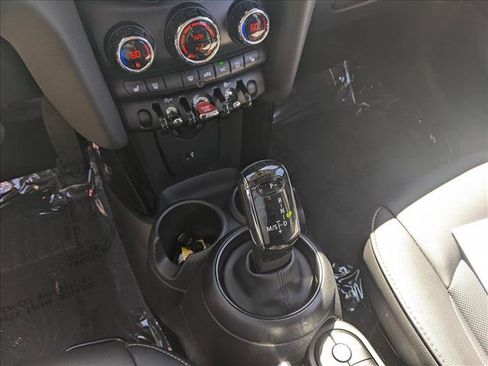 Used 2021 MINI Cooper 4-Door Hardtop FWD image 12