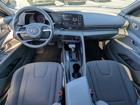 Used 2023 Hyundai Elantra SEL w/ Preferred Accessory Package image 8