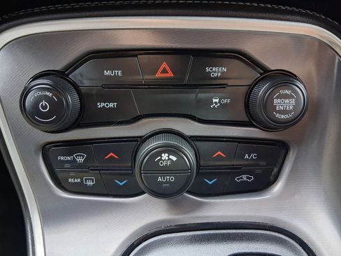 Used 2019 Dodge Challenger SXT image 21