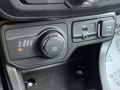 Used 2020 Jeep Renegade Latitude w/ Cold Weather Group image 42