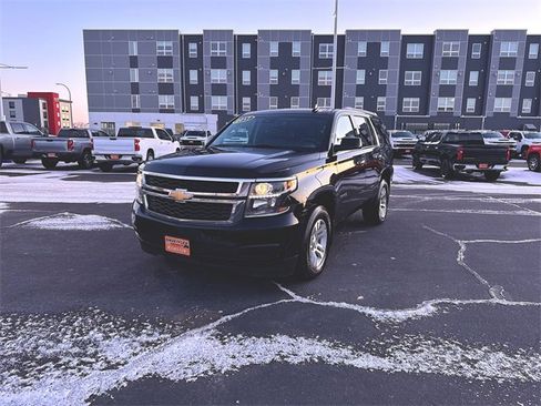 Used 2017 Chevrolet Tahoe LT image 1