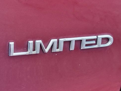 Used 2018 Chrysler Pacifica Limited FWD image 15