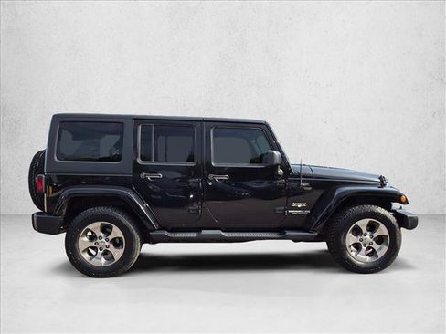 Used 2017 Jeep Wrangler Unlimited Sahara w/ Connectivity Group AWD/4WD image 4