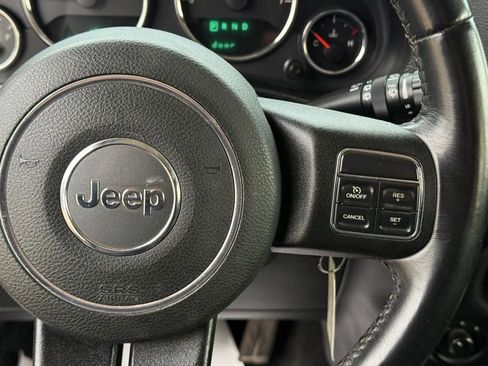 Used 2016 Jeep Wrangler Unlimited Sahara AWD/4WD image 16