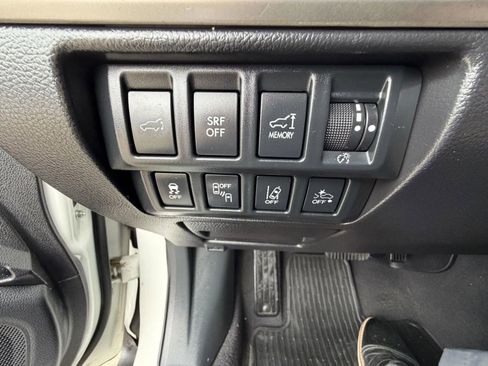 Used 2017 Subaru Outback 3.6R Limited image 23