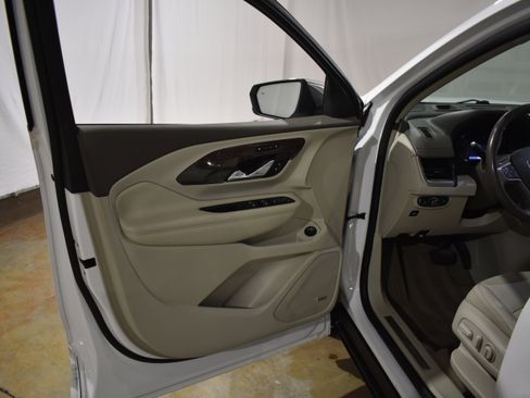 Used 2019 GMC Terrain Denali w/ Advanced Safety Package image 13