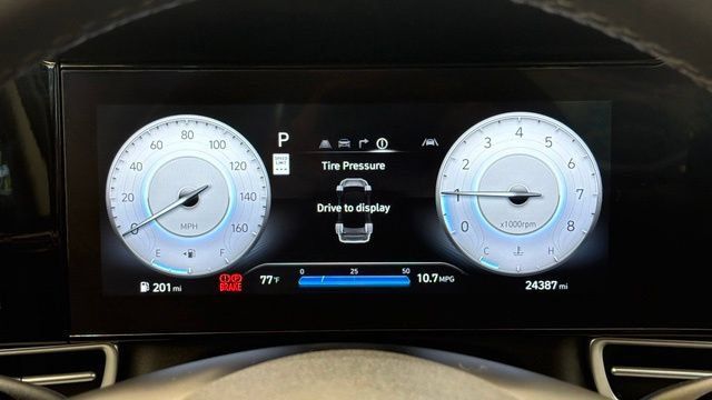 Used 2025 Hyundai Elantra Limited FWD image 31