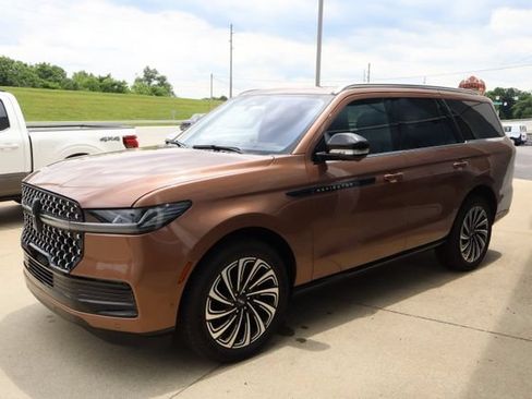 Used 2025 Lincoln Navigator Black Label AWD/4WD image 5