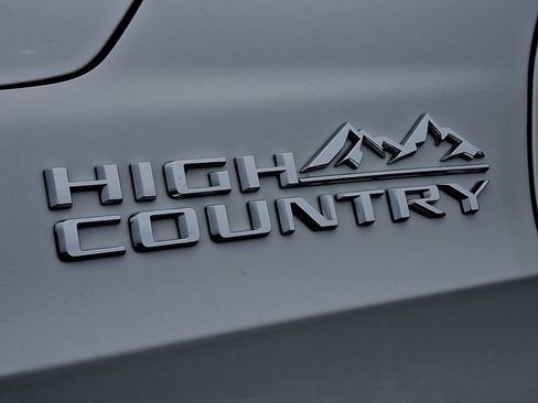 Certified 2021 Chevrolet Suburban High Country AWD/4WD image 35